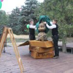 Новая скульптура Зайки стала символом радости для юных волгоградцев